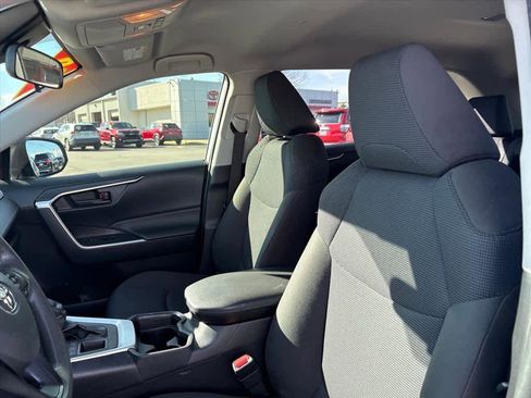 Used 2020 Toyota RAV4 LE image 24