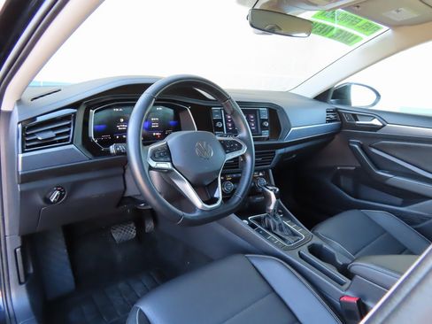 Used 2024 Volkswagen Jetta SE image 19
