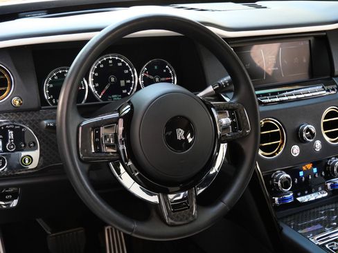 Used 2022 Rolls-Royce Cullinan Black Badge w/ Dark Exterior Package AWD/4WD image 24