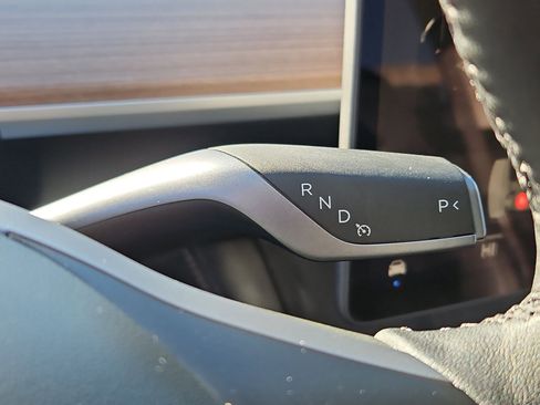 Used 2025 Tesla Model Y Long Range image 30