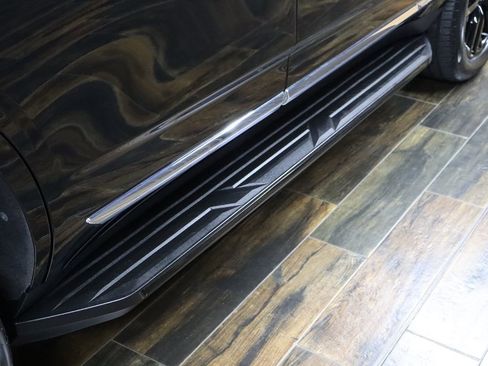 Used 2021 GMC Yukon SLT w/ SLT Premium Package image 25