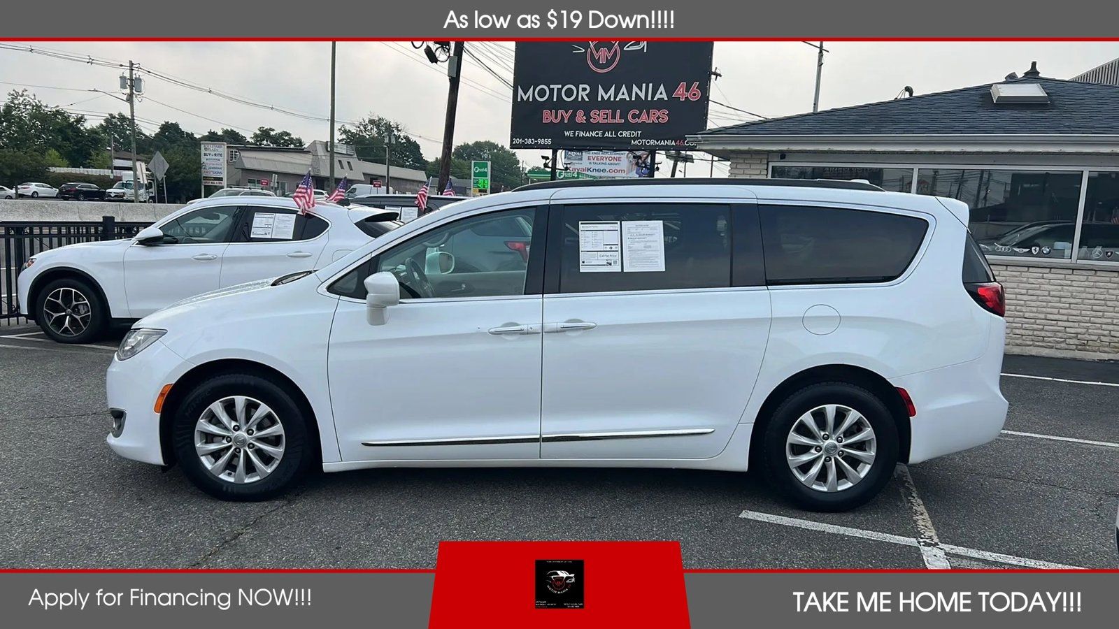 Used 2017 Chrysler Pacifica Touring-L FWD image 2