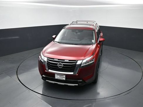 Used 2024 Nissan Pathfinder Platinum FWD image 18