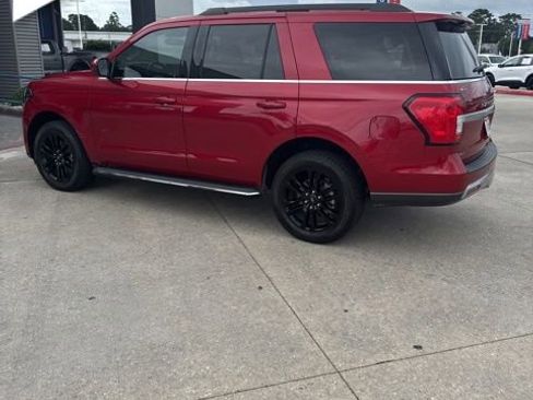 Used 2022 Ford Expedition XLT RWD image 4