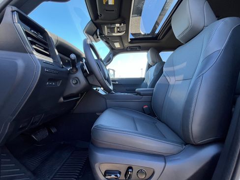 Used 2025 Lexus GX 550 Premium+ w/ Accessory Package (2T) image 10