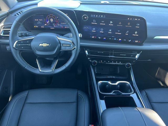 Used 2026 Chevrolet Traverse LT AWD/4WD image 3