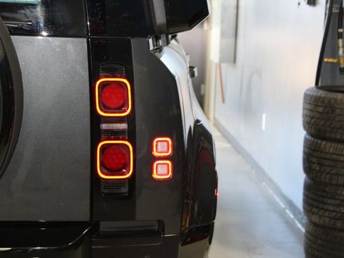 Used 2025 Land Rover Defender 110 X-Dynamic SE image 45