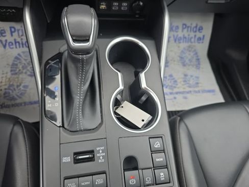 Used 2023 Toyota Highlander XLE AWD/4WD image 24