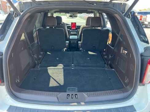 Used 2022 Ford Explorer King Ranch w/ Premium Technology Package RWD image 21