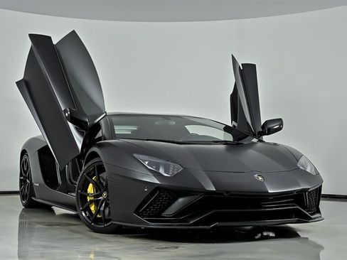 Used 2018 Lamborghini Aventador S AWD/4WD image 1