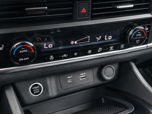 Used 2023 Nissan Rogue SV w/ SV Premium B Package FWD image 23