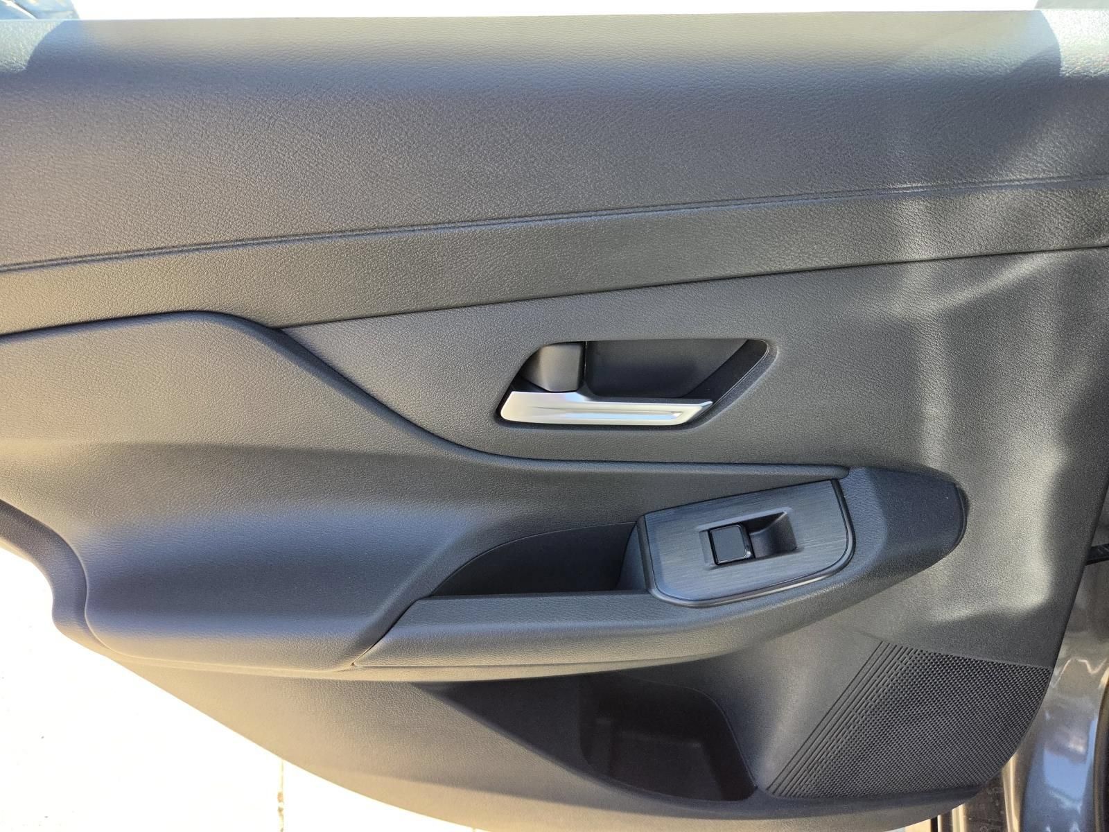 New 2027 Nissan Sentra SR w/ Floor Mat Package FWD image 11