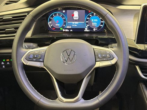 Used 2024 Volkswagen Atlas Cross Sport SE AWD/4WD image 24