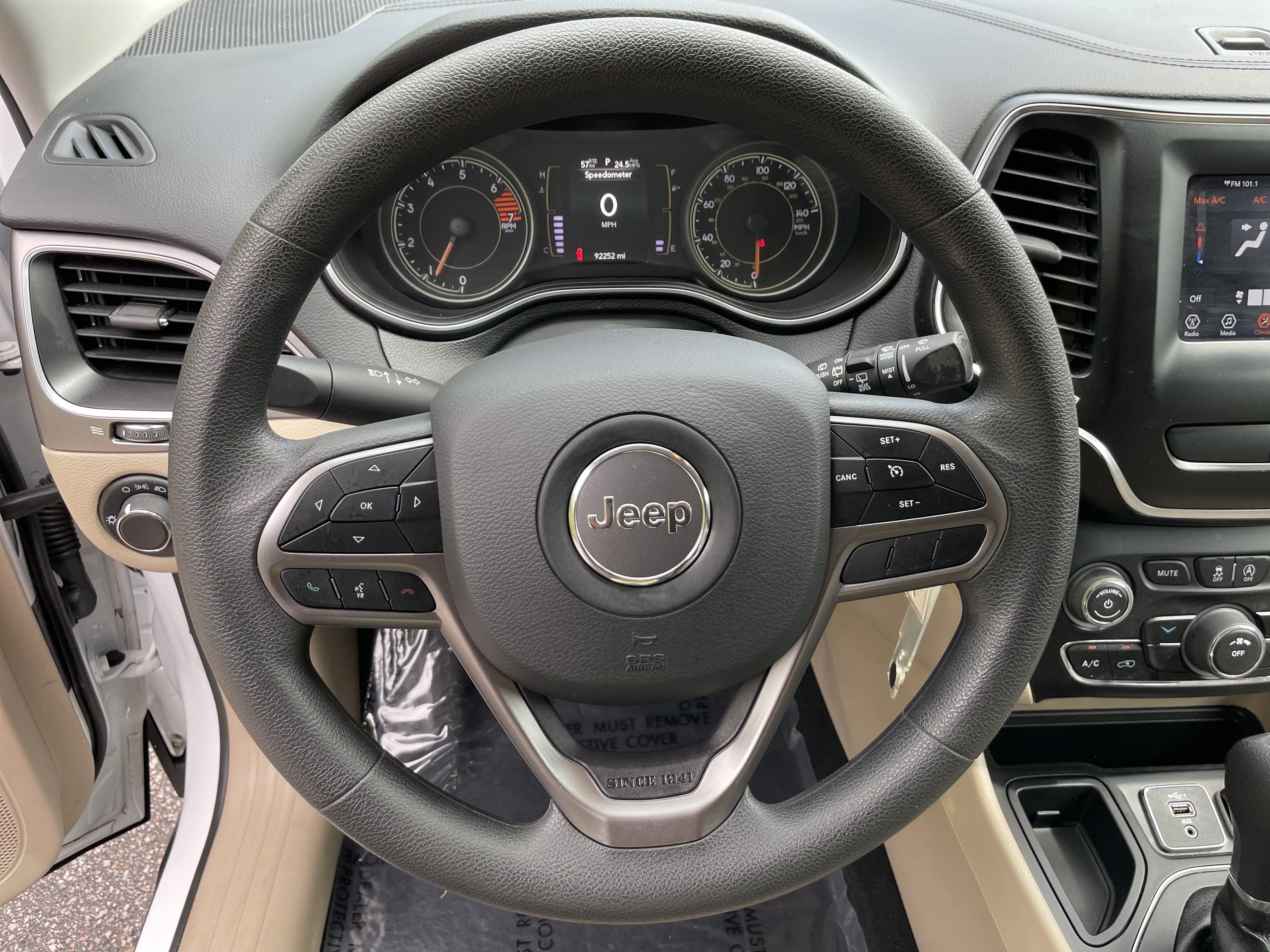 Used 2021 Jeep Cherokee Latitude FWD image 17