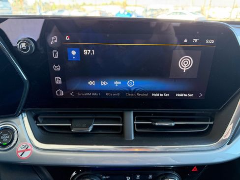 Used 2025 Chevrolet Trax LT image 10