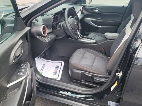 Used 2024 Chevrolet Trax RS w/ Driver Confidence Package image 18