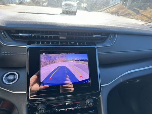 New 2025 Jeep Grand Cherokee Laredo X image 17