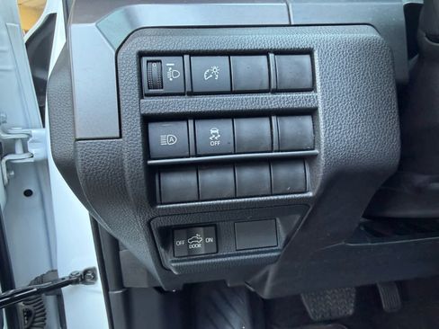 Used 2024 Toyota Tacoma SR5 AWD/4WD image 12