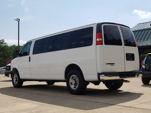 Used 2016 Chevrolet Express 3500 LT w/ LT Preferred Equipment Group RWD image 3