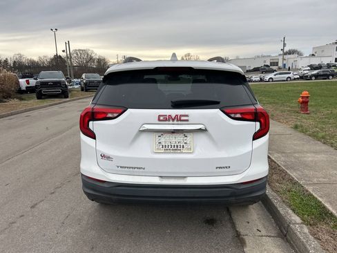 Used 2021 GMC Terrain SLE w/ Driver Convenience Package image 6