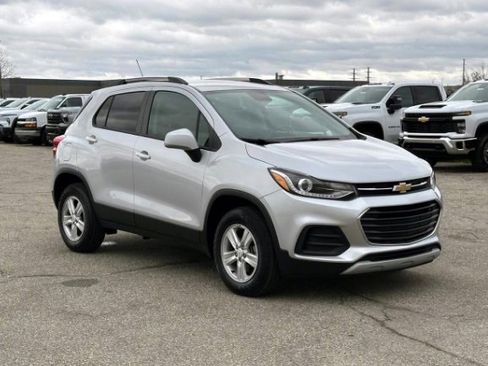 Used 2022 Chevrolet Trax LT w/ LT Convenience Package image 1