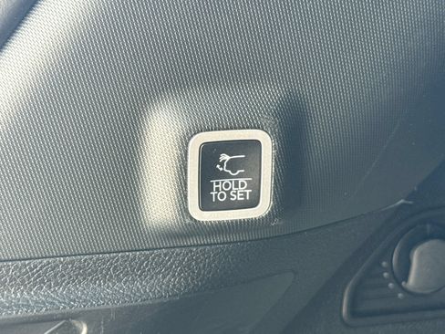 Used 2024 Jeep Grand Cherokee Altitude AWD/4WD image 11