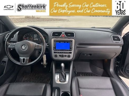 Used 2013 Volkswagen Eos w/ Sport Package image 17