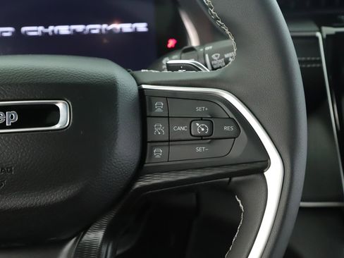 New 2025 Jeep Grand Cherokee Altitude image 8