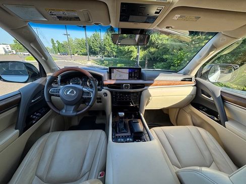 Used 2021 Lexus LX 570 4WD w/ Luxury Package image 8
