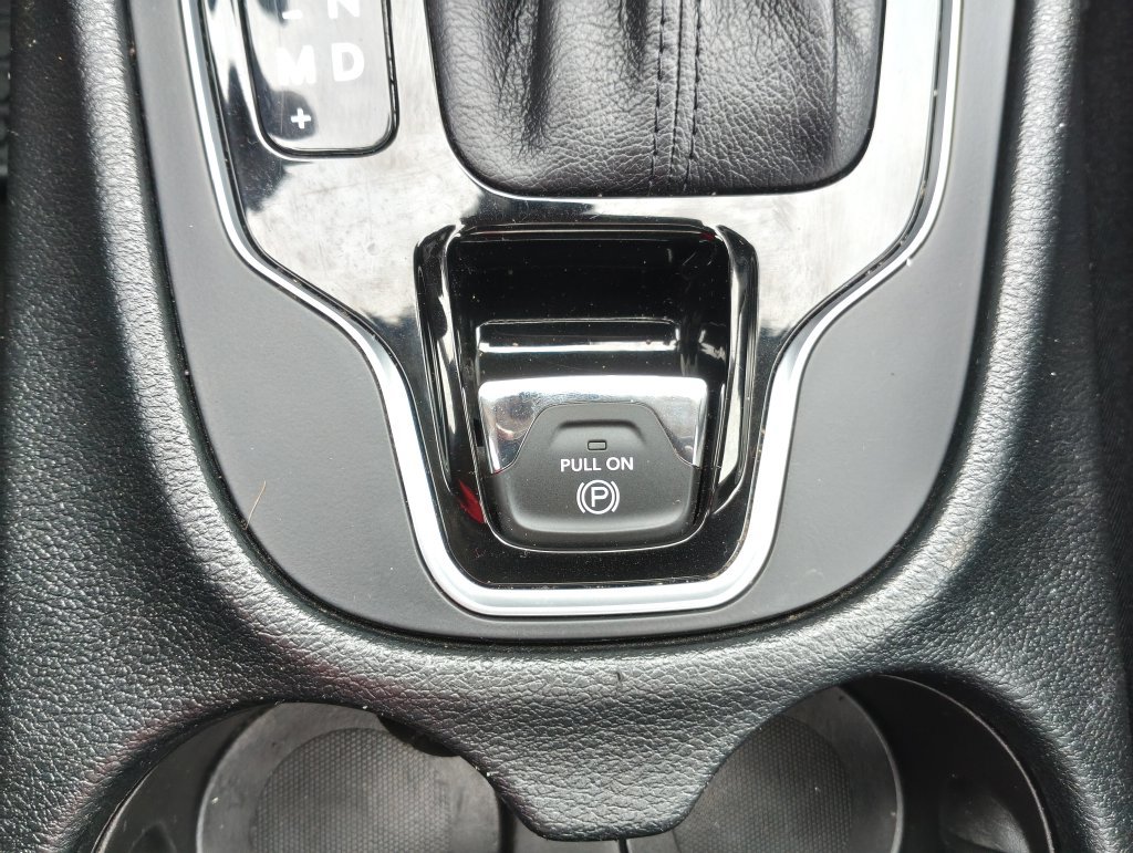 Used 2022 Jeep Cherokee Limited w/ Sun & Sound Group AWD/4WD image 32