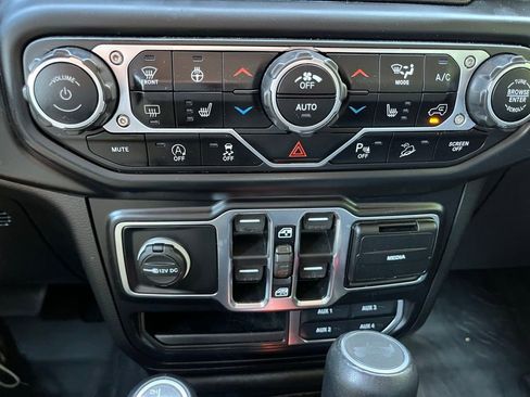 Used 2021 Jeep Wrangler Unlimited Sahara image 36