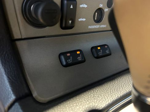 Used 2004 Ford Thunderbird image 34