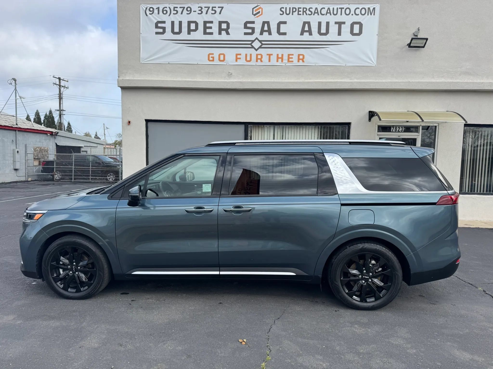 Used 2022 Kia Carnival SX FWD image 3