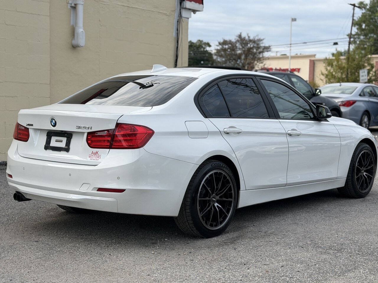 Used 2015 BMW 328i xDrive Sedan AWD/4WD image 8