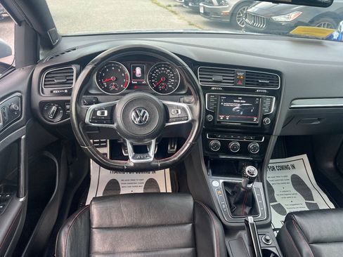 Used 2017 Volkswagen GTI SE FWD image 20