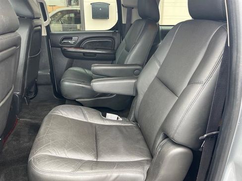 Used 2014 Cadillac Escalade ESV AWD image 19