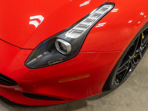 Used 2015 Ferrari California T RWD image 23