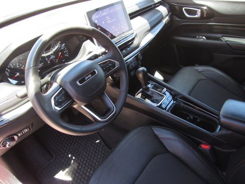 Used 2025 Jeep Compass Trailhawk AWD/4WD image 15
