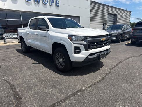 Used 2024 Chevrolet Colorado LT w/ LT Convenience Package AWD/4WD image 4