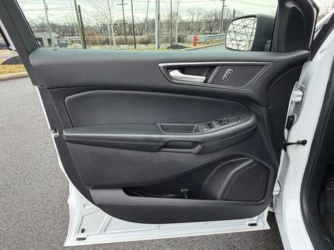 Used 2020 Ford Edge SE image 19