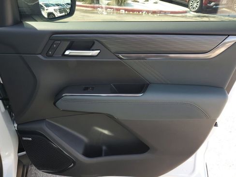 New 2026 GMC Acadia AT4 w/ Luxury Package AWD/4WD image 13