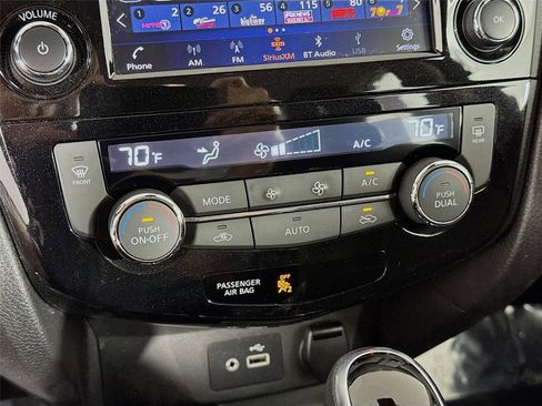 Certified 2022 Nissan Rogue Sport SL FWD image 17