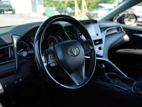 Used 2021 Toyota Camry SE FWD image 6