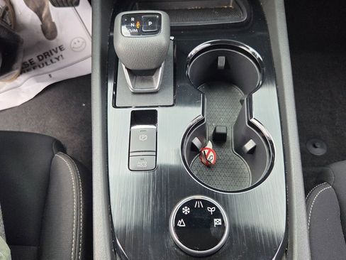 Used 2023 Nissan Rogue S image 18