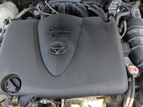 Used 2018 Toyota Camry XLE FWD image 30
