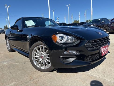 Used 2018 FIAT 124 Spider Classica w/ Technology & Siriusxm Group image 1