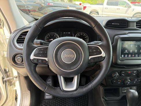 Used 2018 Jeep Renegade Latitude w/ Advanced Technology Group FWD image 17