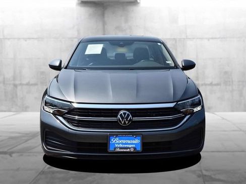 Certified 2023 Volkswagen Jetta SE w/ Panoramic Sunroof Package FWD image 4
