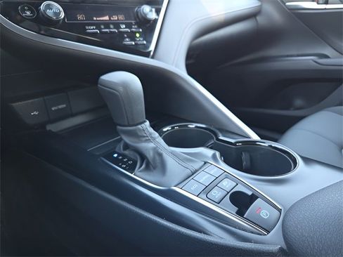 Used 2020 Toyota Camry LE image 28