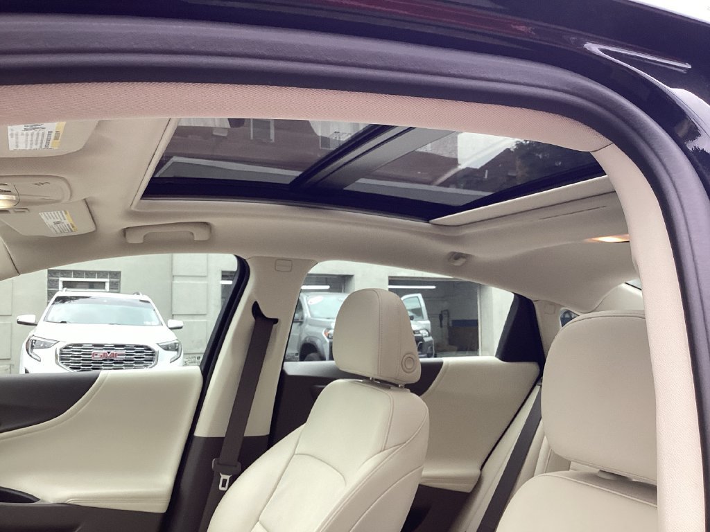 Used 2022 Chevrolet Malibu Premier FWD image 19